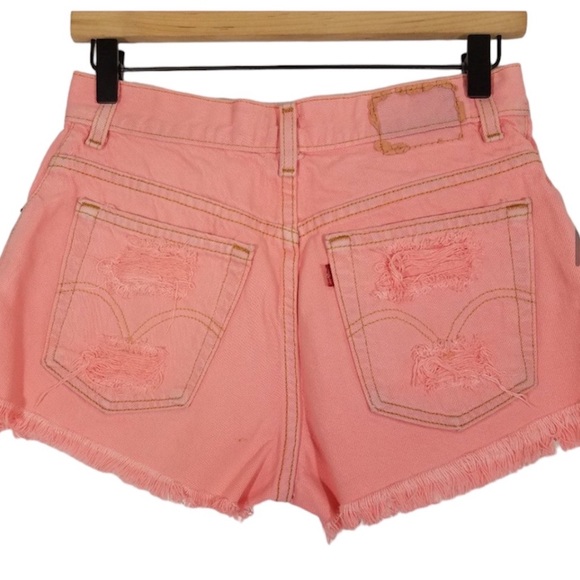 Levi's Classic Distressed Relaxed 550 Jean Shorts - Picture 2 of 6